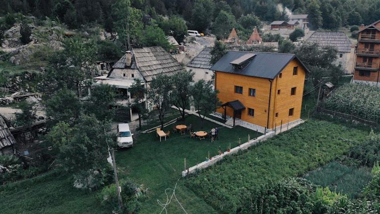 Guesthouse Mehmeti Βαλμπόνα Εξωτερικό φωτογραφία